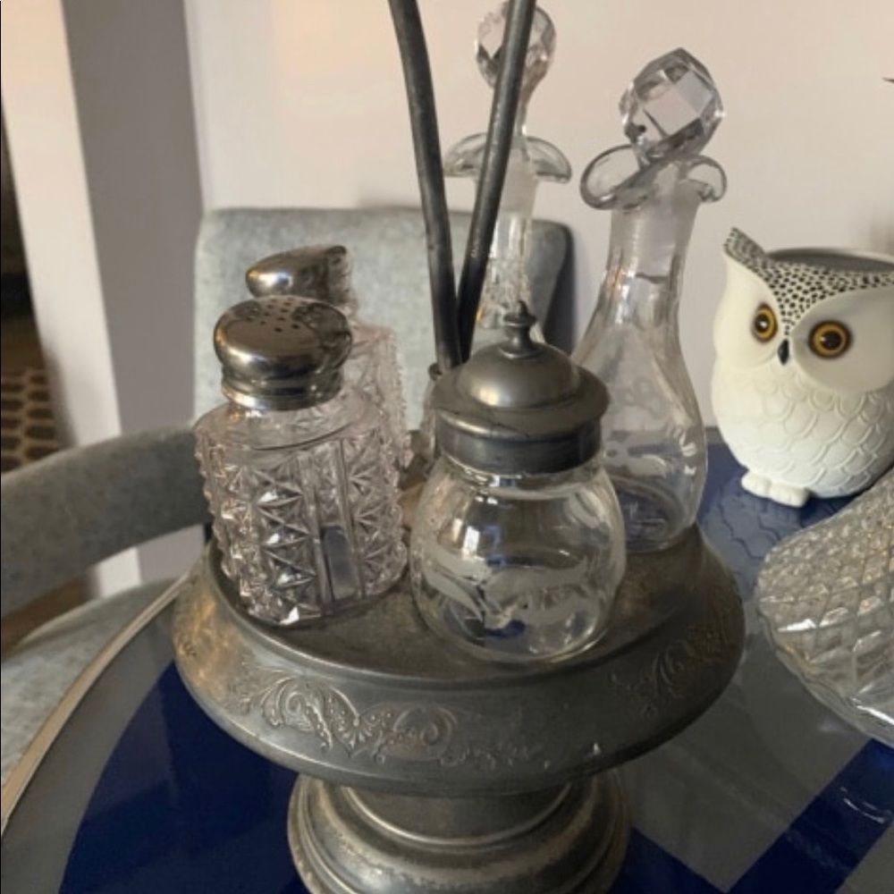 Cruet set